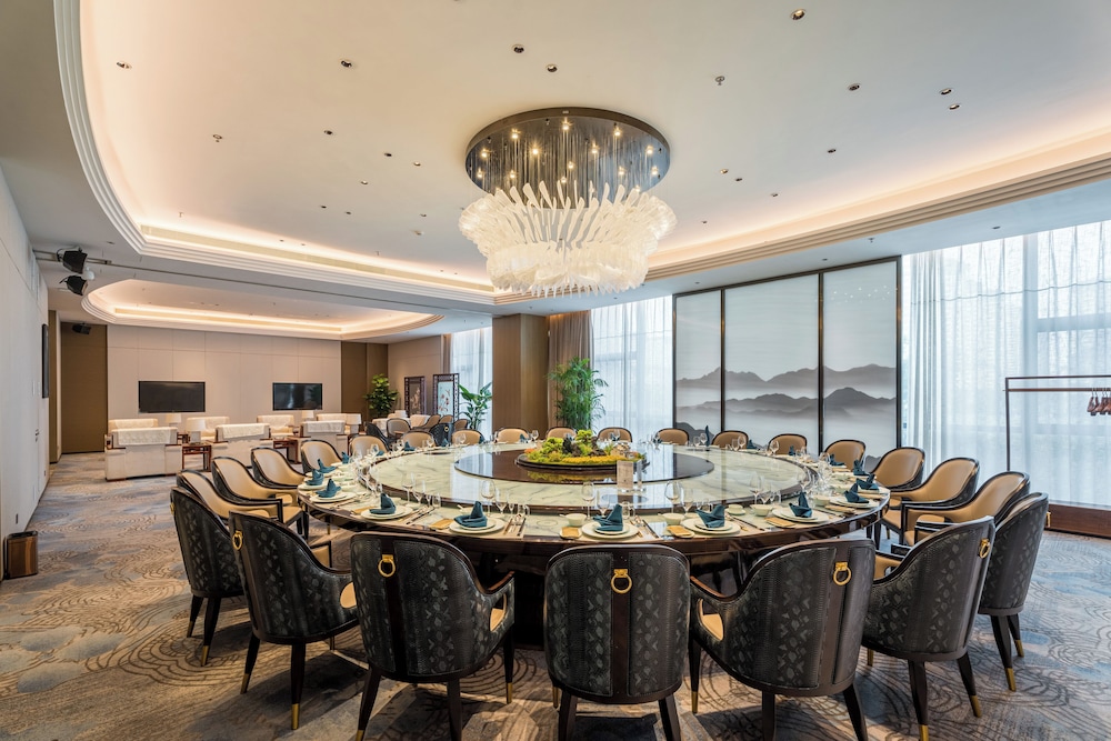 Grand Honor Hotel