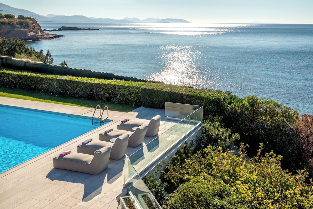 Paradise Beachfront Villa Athenian