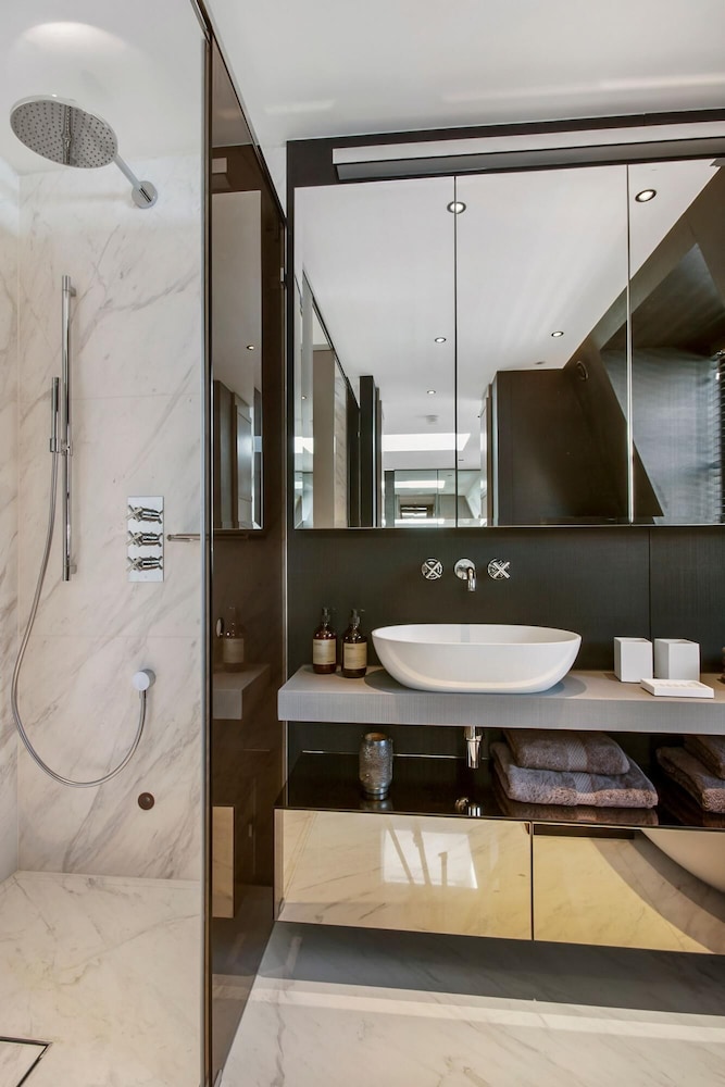 Luxurious Mews House in Pavilion Road - 3 Bedroom