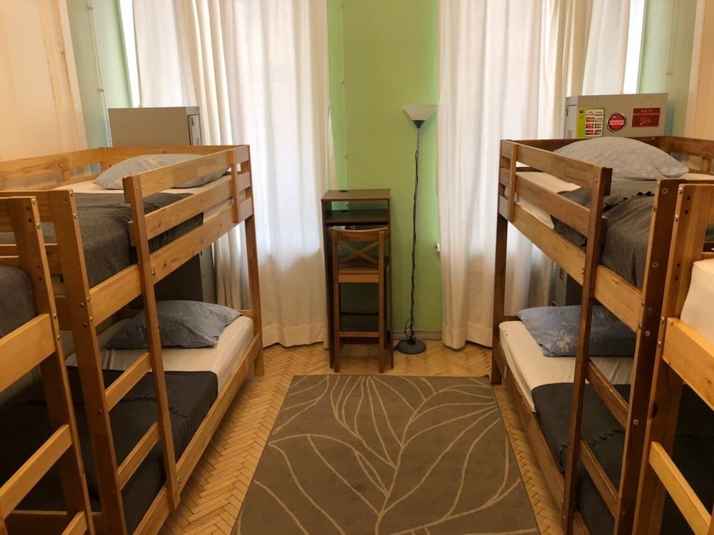 Old Flat Guest House on 1st Sovetskaya - Hostel view 4