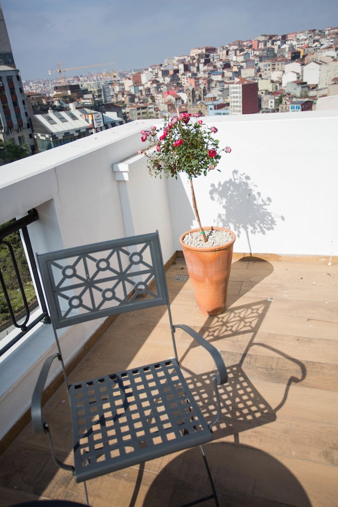 The White Orient Otel - Image 38