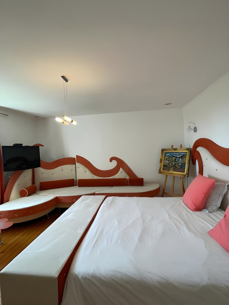 Estate in Saint-pavace Near Le Mans Circuit