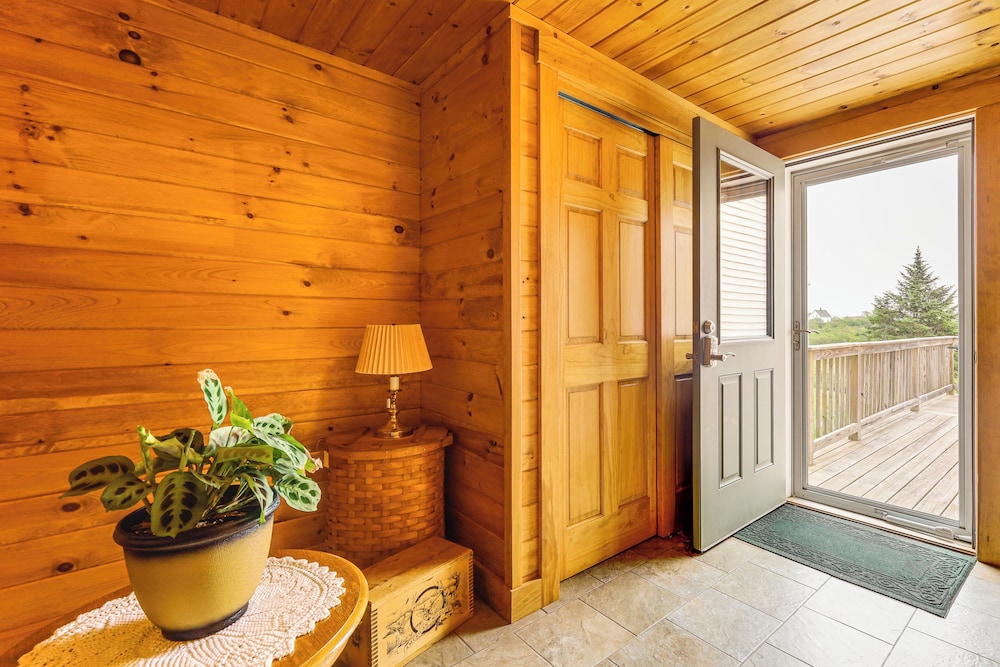 The Hideaway in Downeast Maine: Walk to Ocean