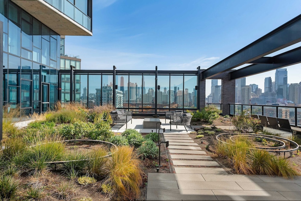 Penthouse Near Fulton Market 3BR Luxury