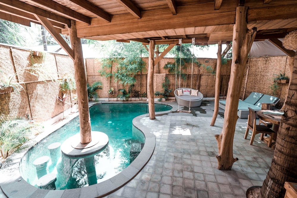 Gili Treehouses