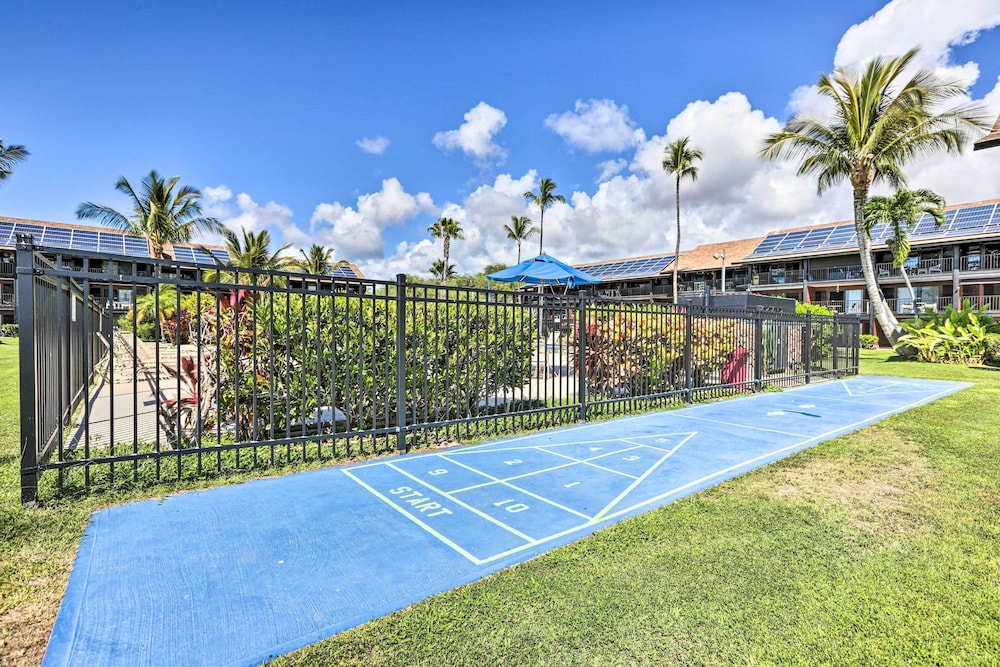 Kaunakakai Vacation Rental w/ Pool Access & A/c!