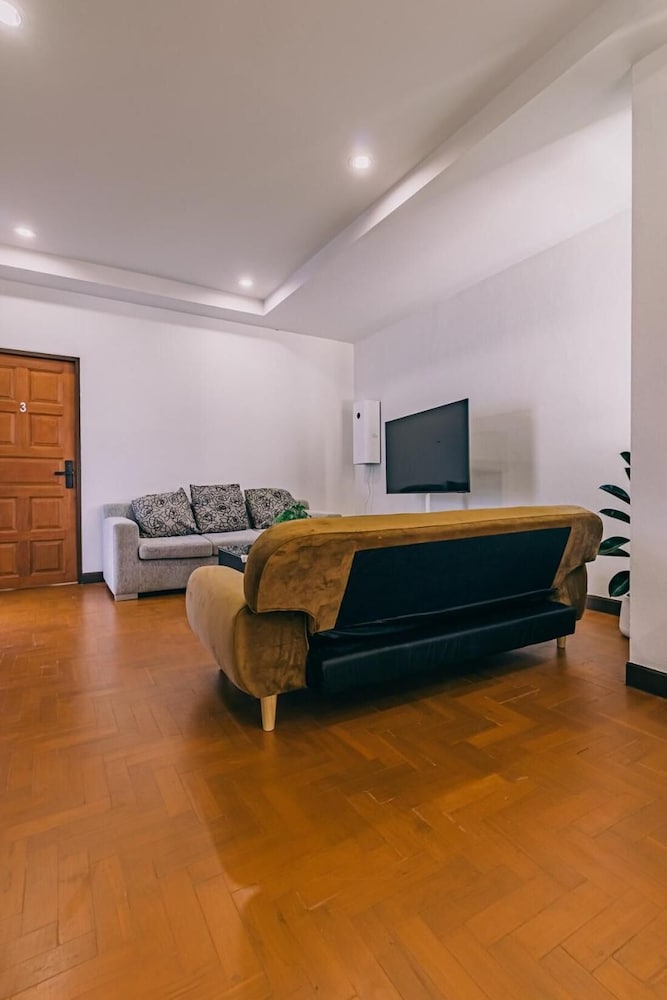 Modern Family House - 4 Bedrooms 5 Mins From Old Town With Gallery - Deja Home
