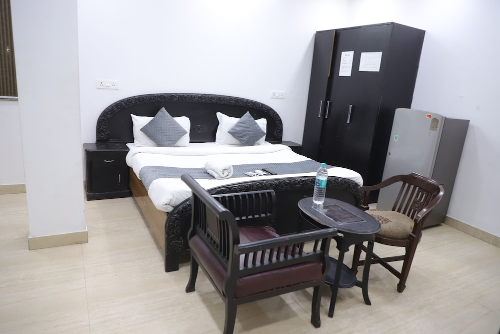 Mauryan Elite Hotel Lajpat Nager