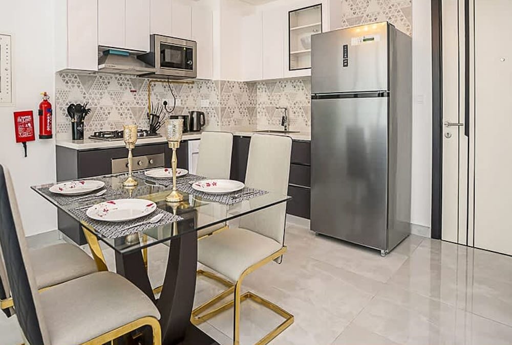 Homesgetaway -spacious 1BR Apt in Pearlz by Danube