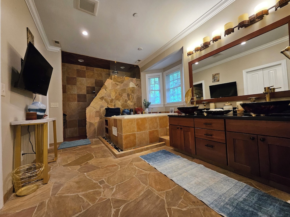Heated Pool King Bed Jacuzzi Bath Arcade