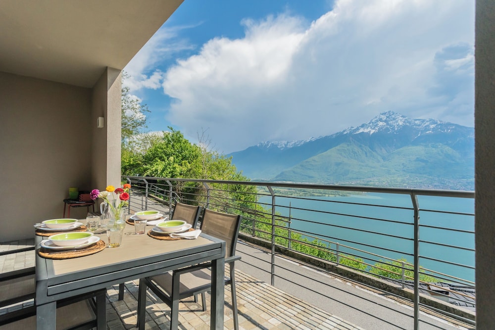 Blooms by the Lake by Rent all Como