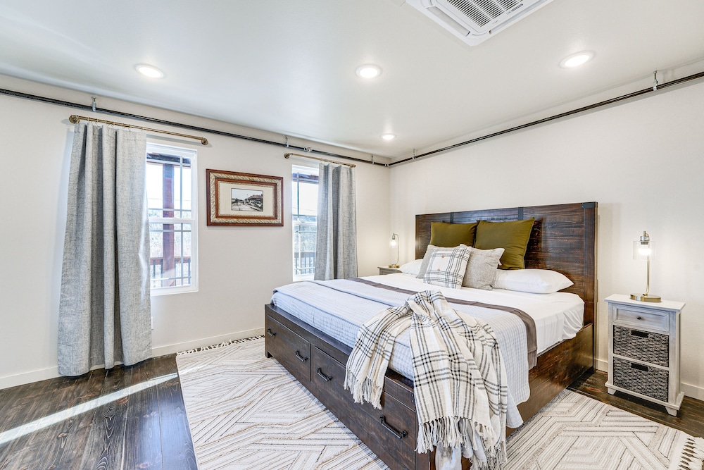 Historic Hollister Home: Shop, Dine & Drink Nearby