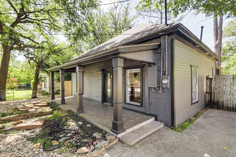 Walk to Dtwn Weatherford: Home w/ Yard!