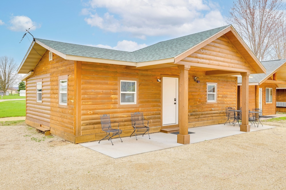 14 Mi to Mississippi River: Rural Cochrane Retreat