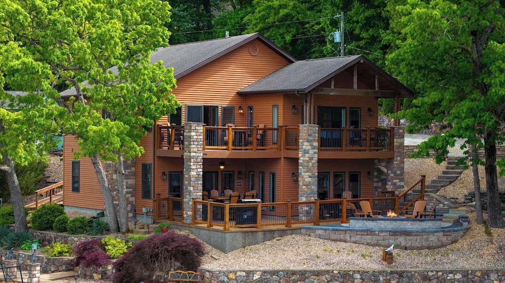 Trails End Hideaway Waterfront