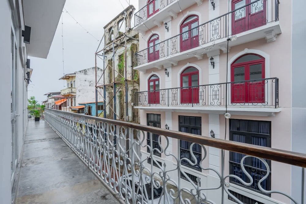 w Marvelous 2BR w Rooftop Pool In Casco Antiguo