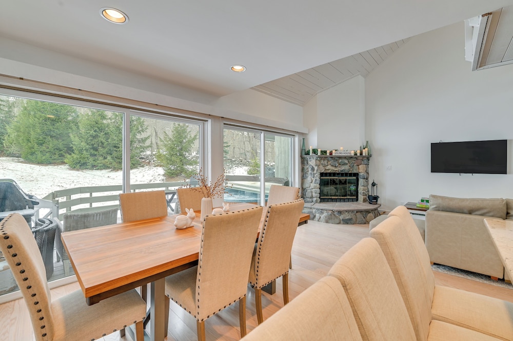 Walk to Ski Lift: Family-friendly Windham Townhome