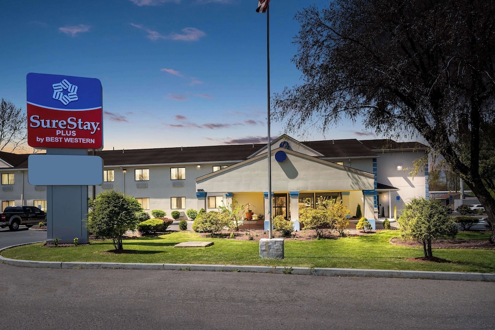 Hotel SureStay Plus by Best Western Reading North
