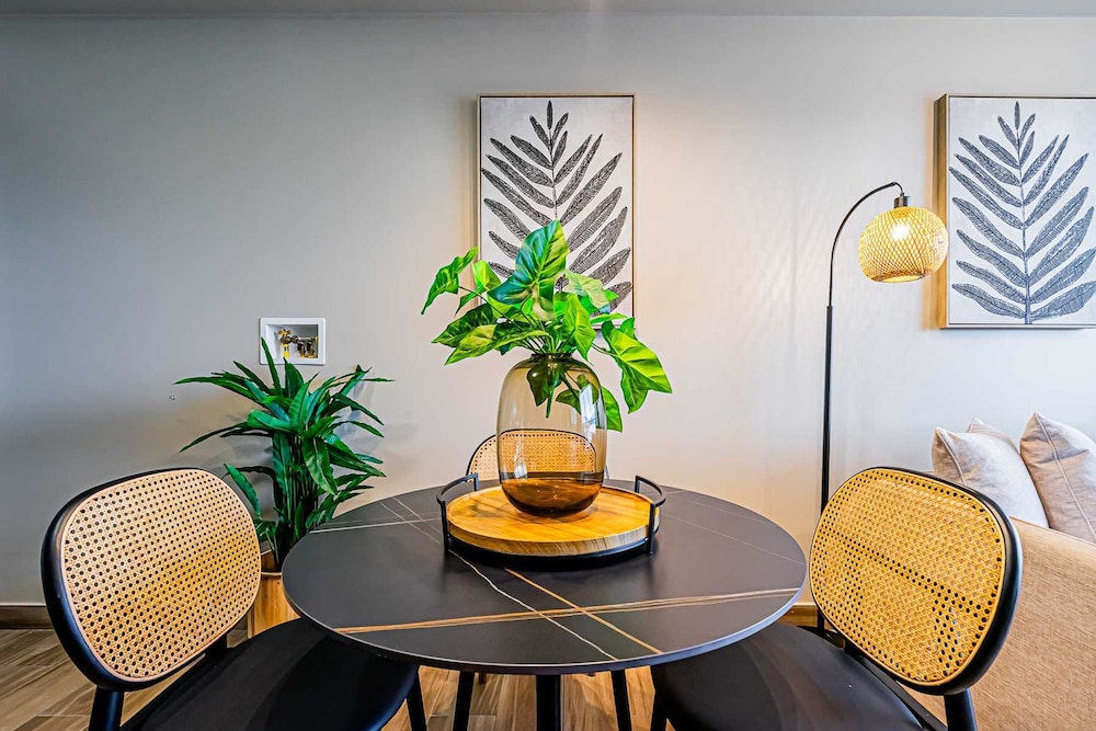 w Regal 1BR w Great Deco in Centriqo