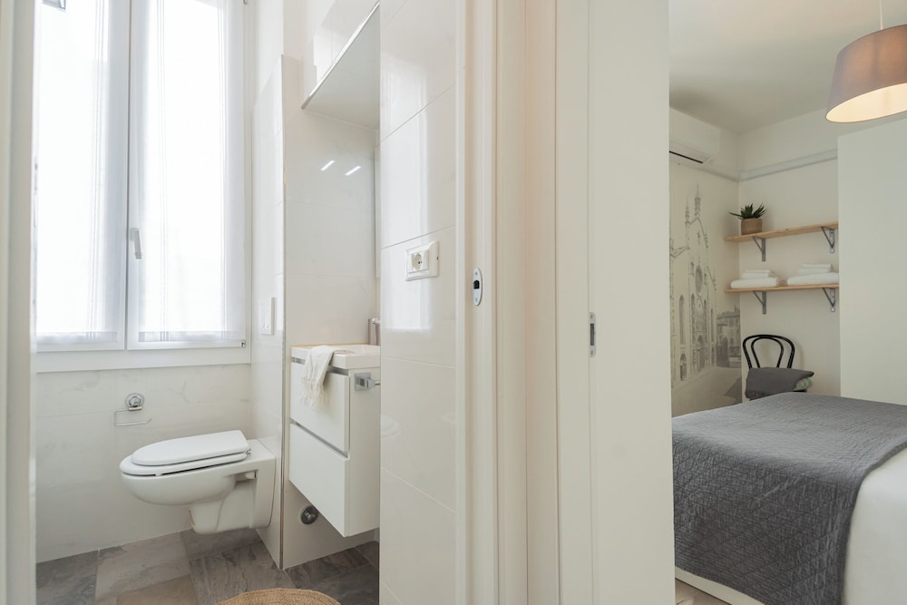 Old Court Hideaway by Rent all Como