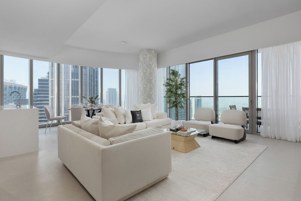 Maison Privee Sky-High Elegance w/ Unrivaled Burj Khalifa Views