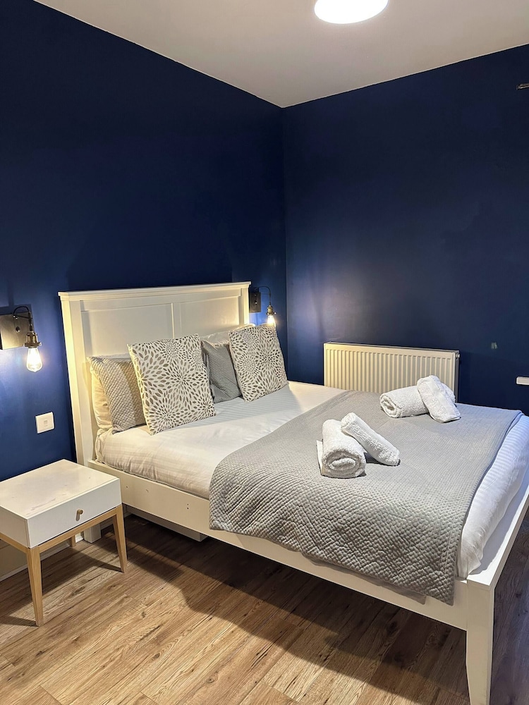 Bright Open-plan Apartment in Welling, South East London