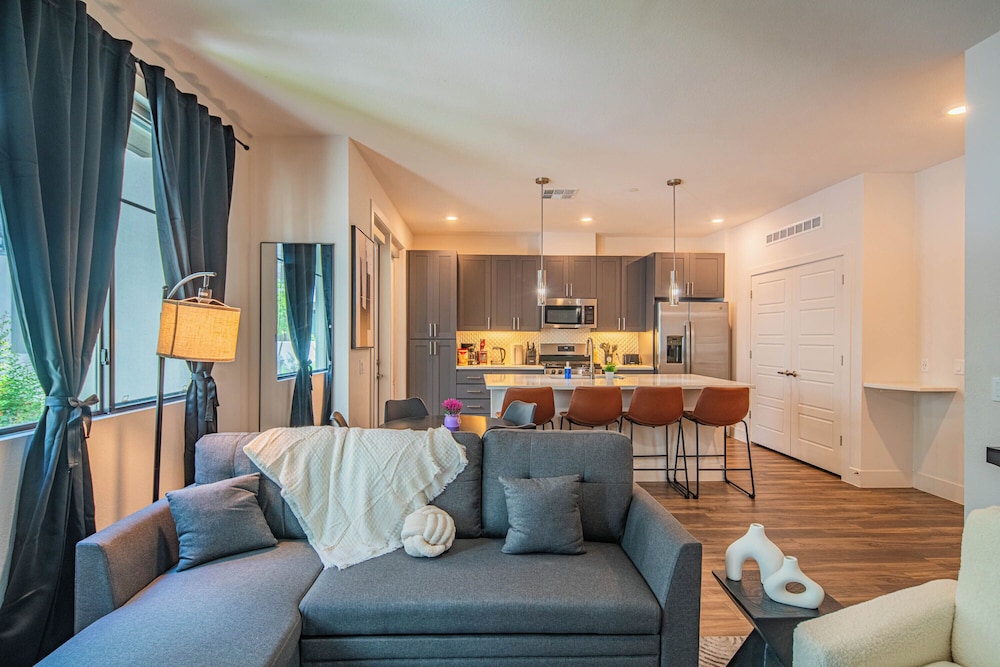 ROVE LIVING/KB - Scottsdale Grand