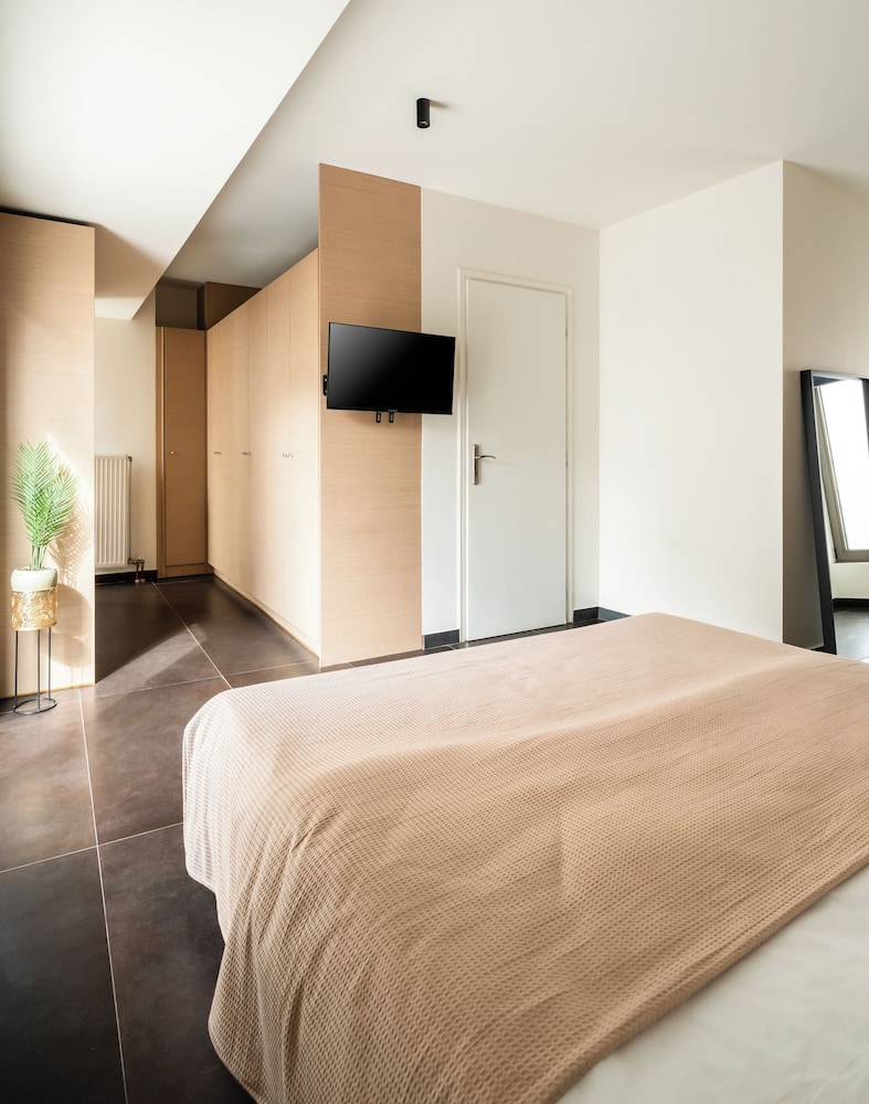 Elysee Apartments 9 B photo 5