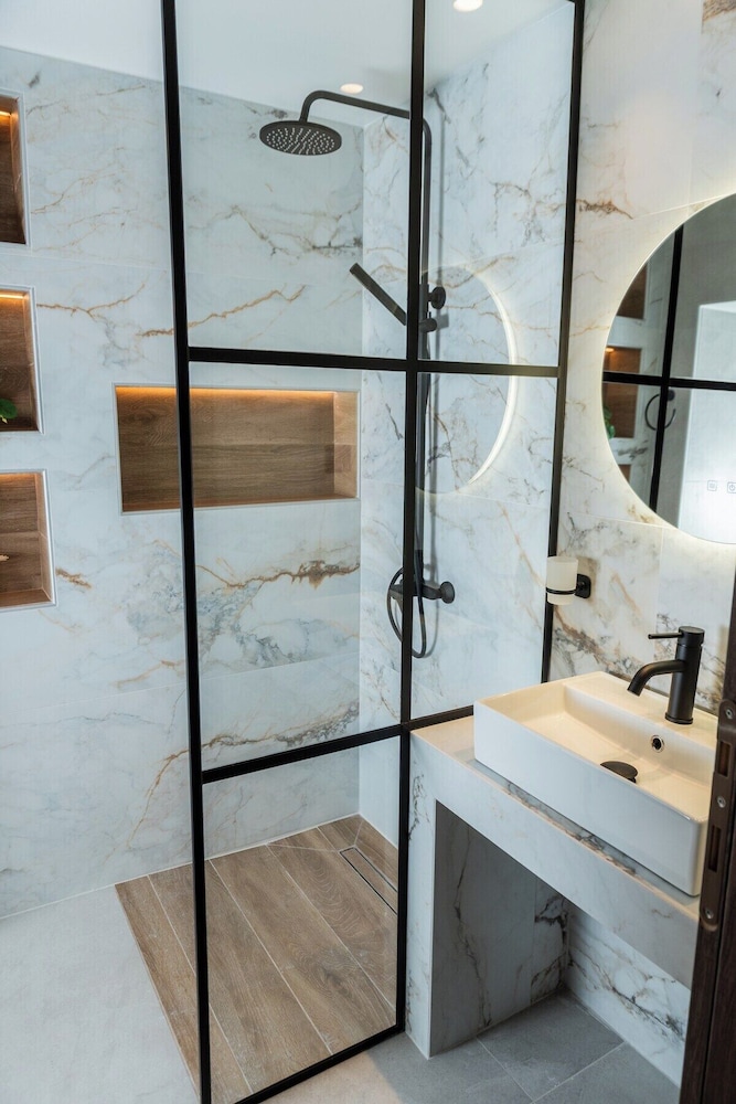 G B Urban Spa by Cretanhouses