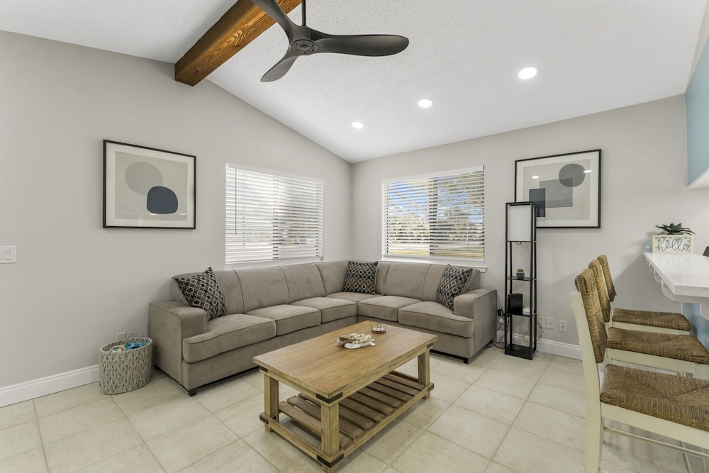 Sunset Serenity 2 Bedroom Cottage view 4