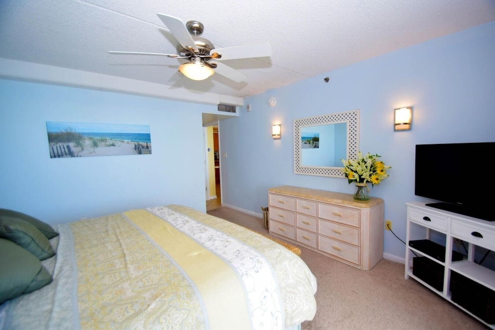 Carousel 2206 3 Bedroom Condo by RedAwning view 2