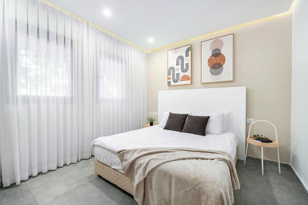 Royal Park Apt Resort by Sea N Rent