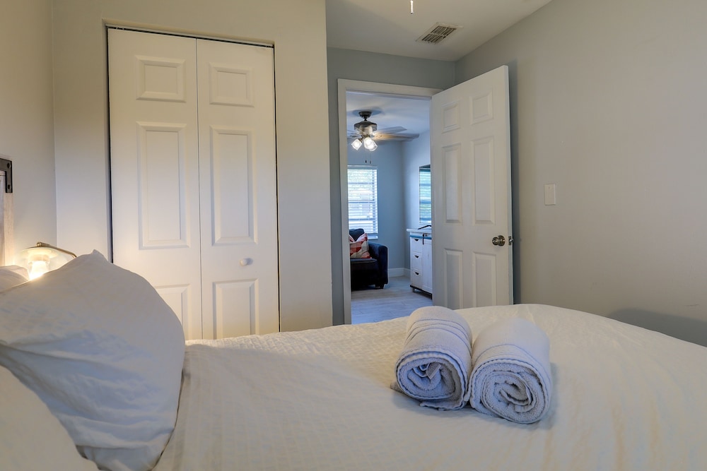 Tampa Home w/ Patio - 1 Mi to Busch Gardens! view 5
