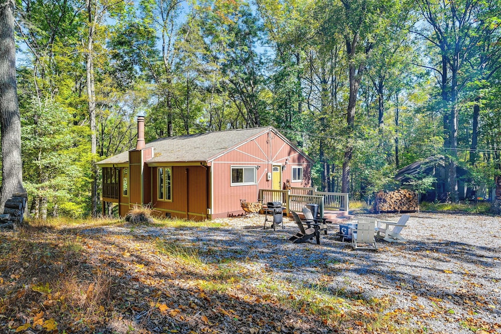 'wild Creek Cabin' in Hedgesville: Pets Welcome! view 5