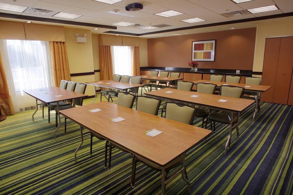 Milledgeville Vacations - Fairfield Inn  Suites Milledgeville - Property Image 7