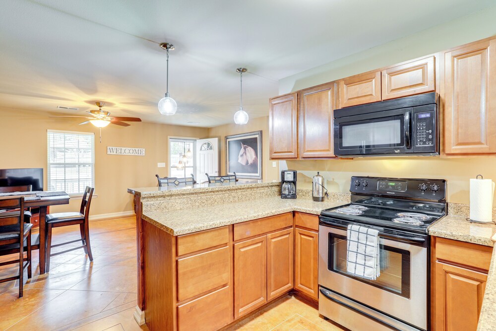 3 Mi to Greers Ferry Lake: Home w/ Screened Patio