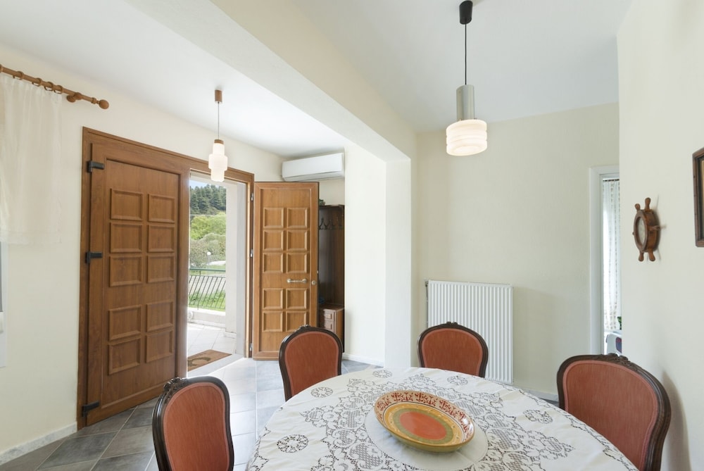 Vetas Vintage Villa by Rentalspro - Akti Elia