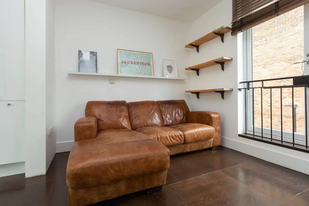 Bright and Stylish 2 Bedroom House in Shoreditch