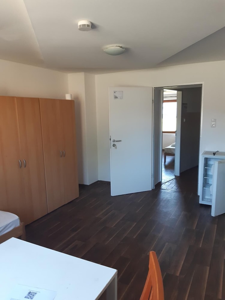 2-Rent Group Hostel Rooms&Apartments EVE168