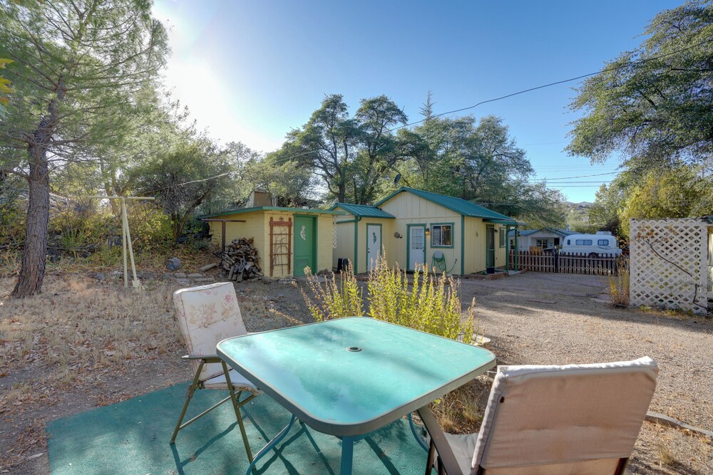 < 1 Mi to Horse Boarding: Cozy Yarnell Hideaway!