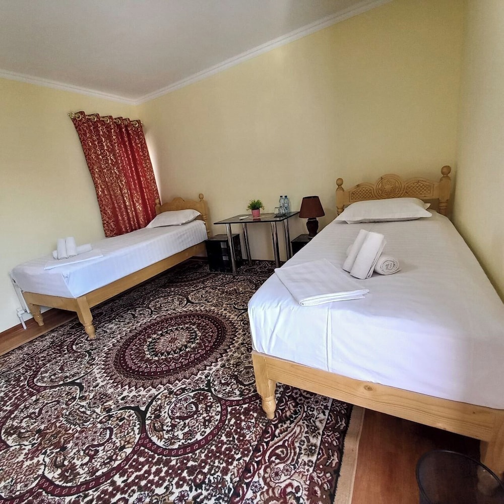 Family Guest House Parivash