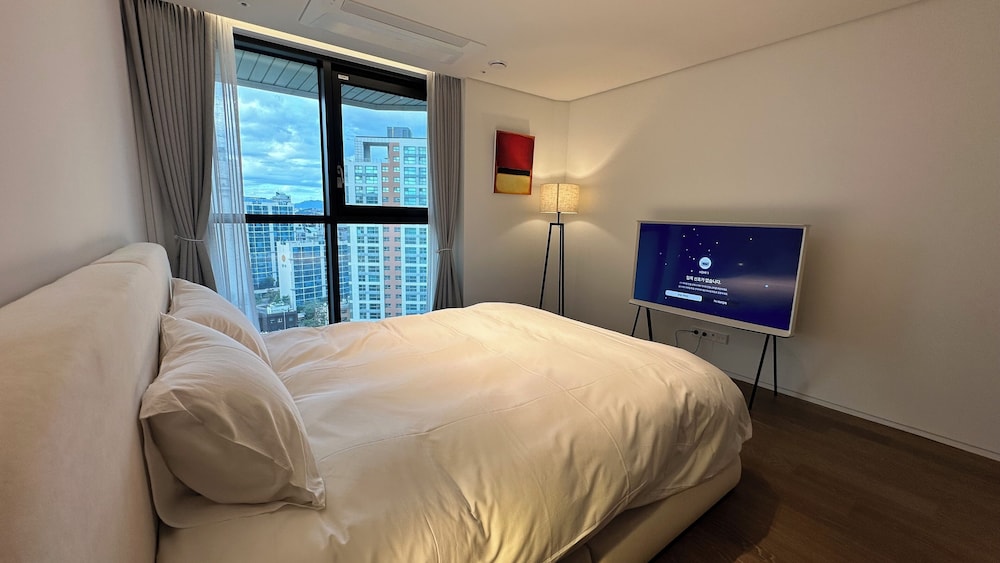 Caelum Black Gangnam Luxury Apt