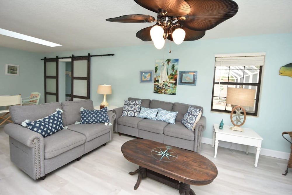 Hidden Oasis Spacious Home With Salt Water Heated Pool Hot Tub Fenced Yard Pets are Welcome