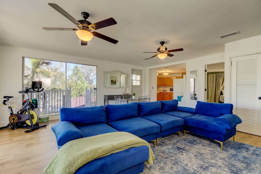 Simple Rooftop Gem 2 Blocks 2 Beach Pets Allowed