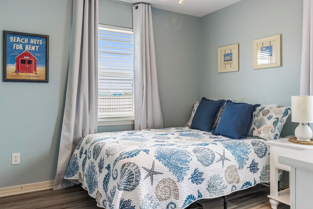 Bikini Bottom by Southern Vacation Rentals