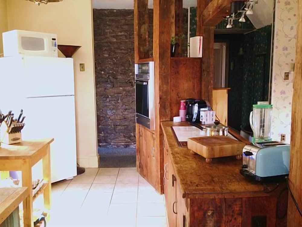 Brockville Vacations - The Noble Suites - Property Image 95