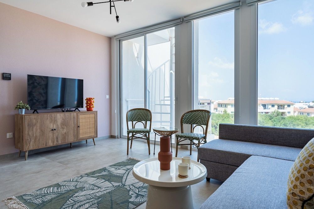 Blu Horizon - Stylish Living with Pool & Balconies in Protaras