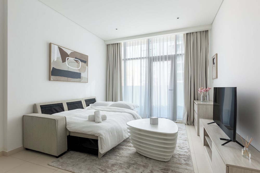 Stylish One-Bedroom Oasis Palm Location