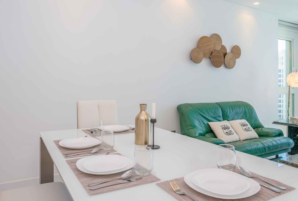 Spacious 2BR Marina Residence 4