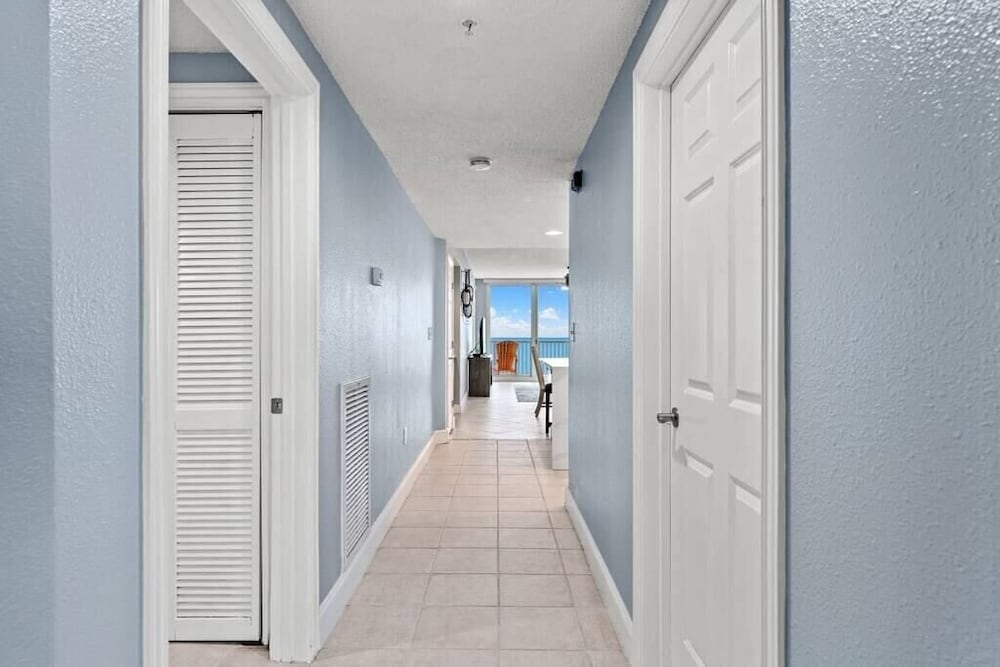 Shoreline Serenity by Avantstay Beachfront + Views!